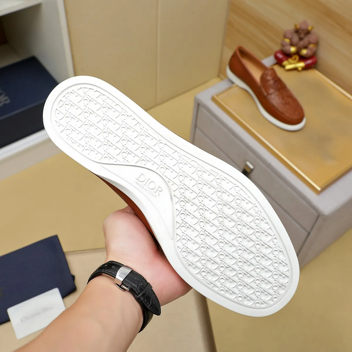 Men's clothing and shoes 💰460 💰🔥[Dior] High-end top-notch 🔝 purchasing agent 🔍🔍The latest 🇺🇸 counters are on sale simultaneously, original Italian brand · brand totem cloth sewn with brand cloth label · paired with calfskin · (high-end, nobility and class) exquisite workmanship (cow Leather lining) Sole: Original two-color sole ⚠️outsole specially provided by the original factory. Comfortable, wear-resistant, non-slip, real-life photoshoot🎬The real thing is more beautiful🔍Color: Color optional💕💕Number of yards: 39-44 (customized at 38.45.46)...